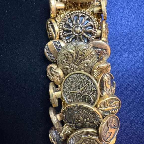 Vintage Bracelet*Stretch Goldtone Button Bracelet with Intricate Designs - Picture 3 of 8